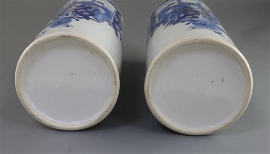 A pair of Chinese underglaze blue and copper red cylindrical hat stands, late 19th century, H. 28.7cm